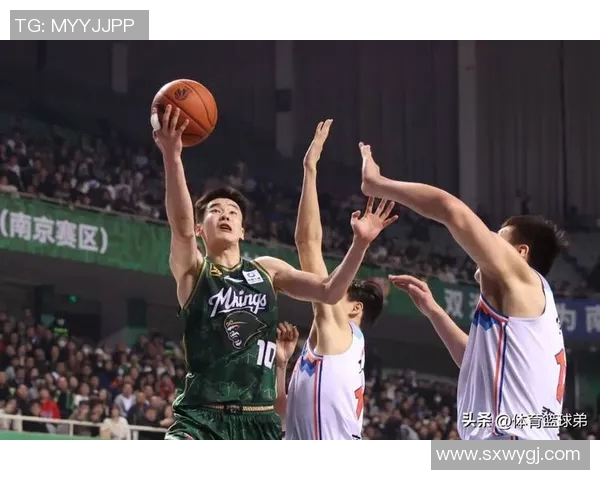 北京篮球队实力变革引发热议球迷期待新赛季的精彩表现与挑战