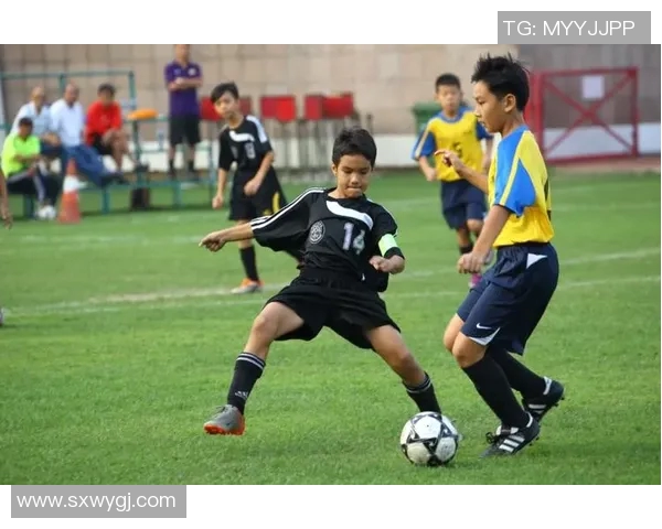 足球明星夏季训练服的时尚与功能完美结合引领运动潮流新风尚